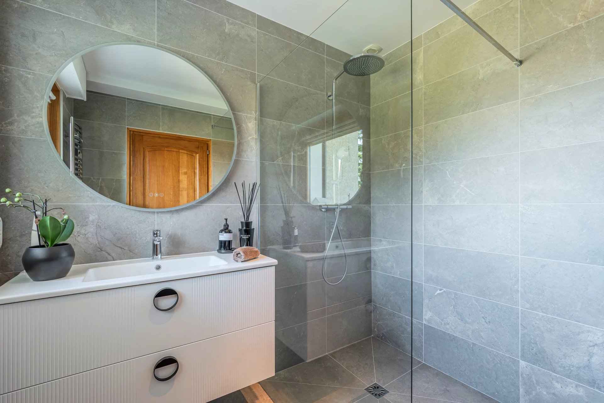 48b05af6cc764a67d5e5e37760181530 85e8430221 1920 original - Attribut alt par défaut.