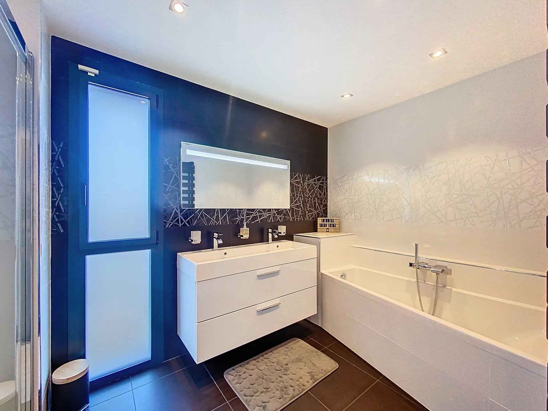 A9a42d8d297806c1d4c8c6f1945dc652 b1762462c1 1920 original - Attribut alt par défaut.