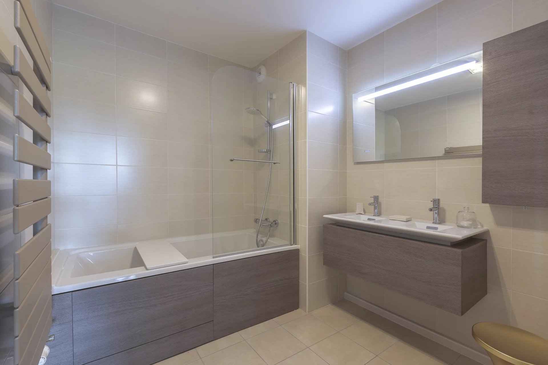 Appartement - Barnes Léman, agence immobilière de prestige salle de bains