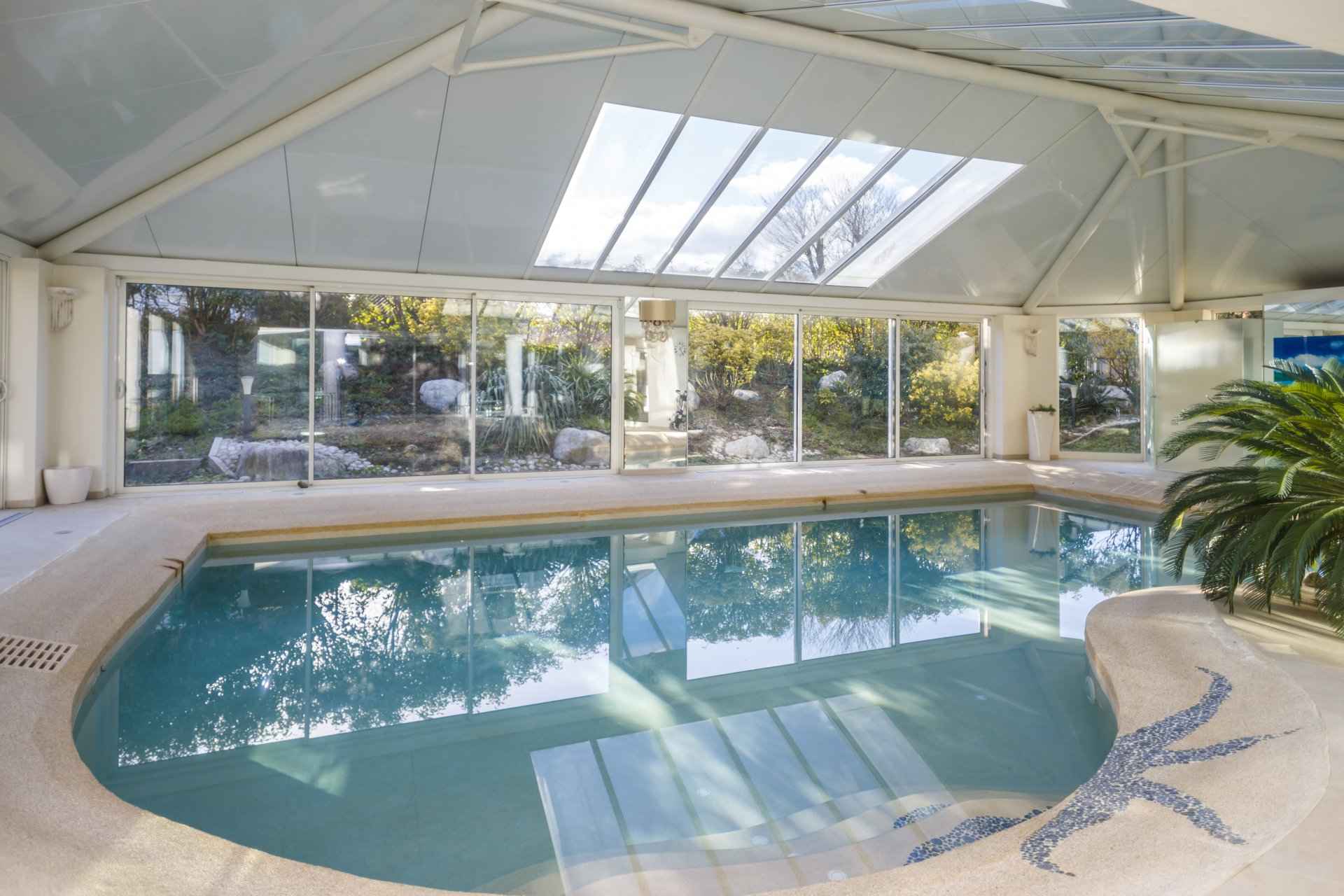 Maison / Villa - Barnes Léman, agence immobilière de prestige, piscine couverte
