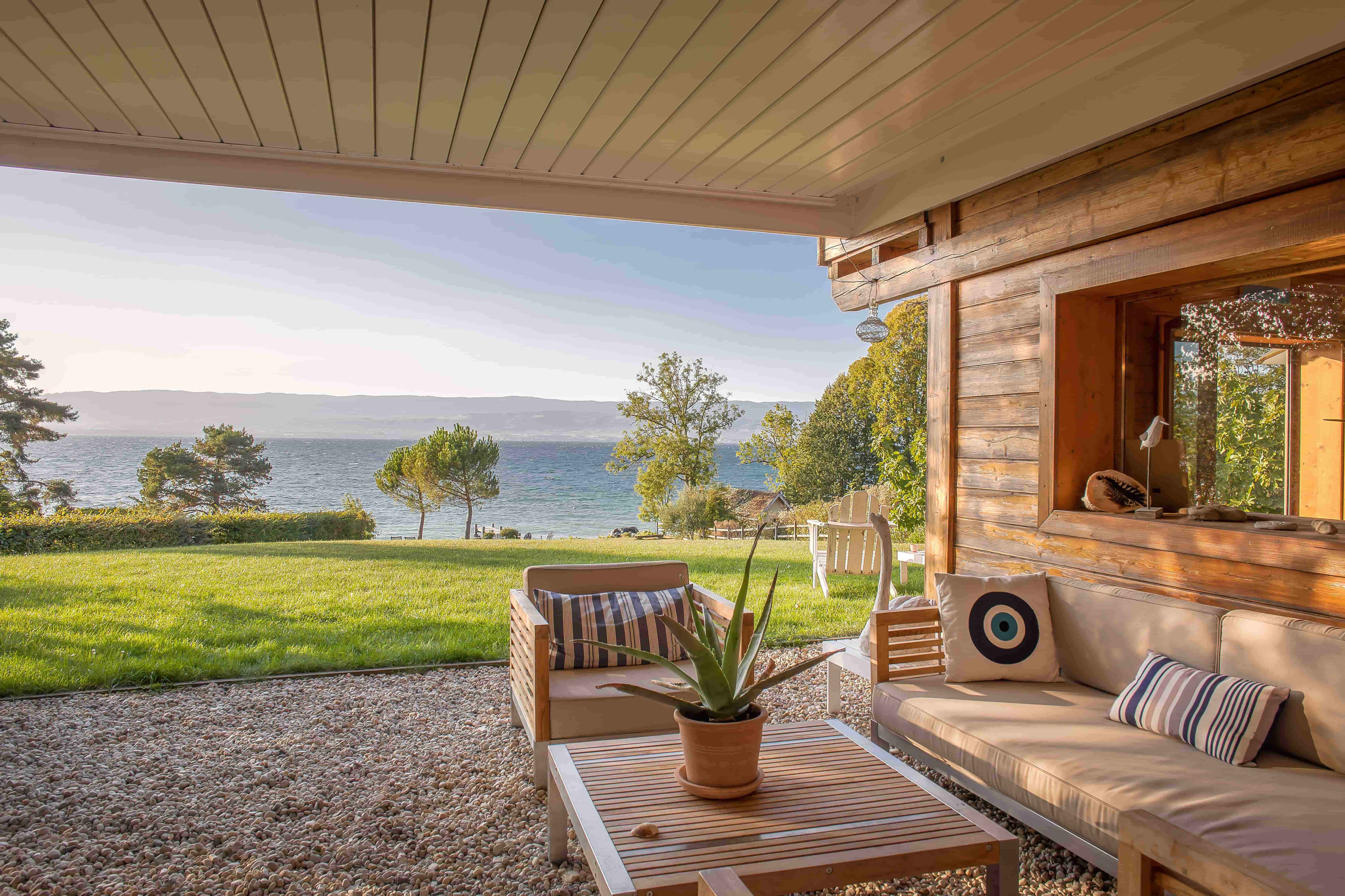 Maison a vendre pieds dans l'eau Lac Leman Maison a vendre pieds dans l'eau Lac Leman
