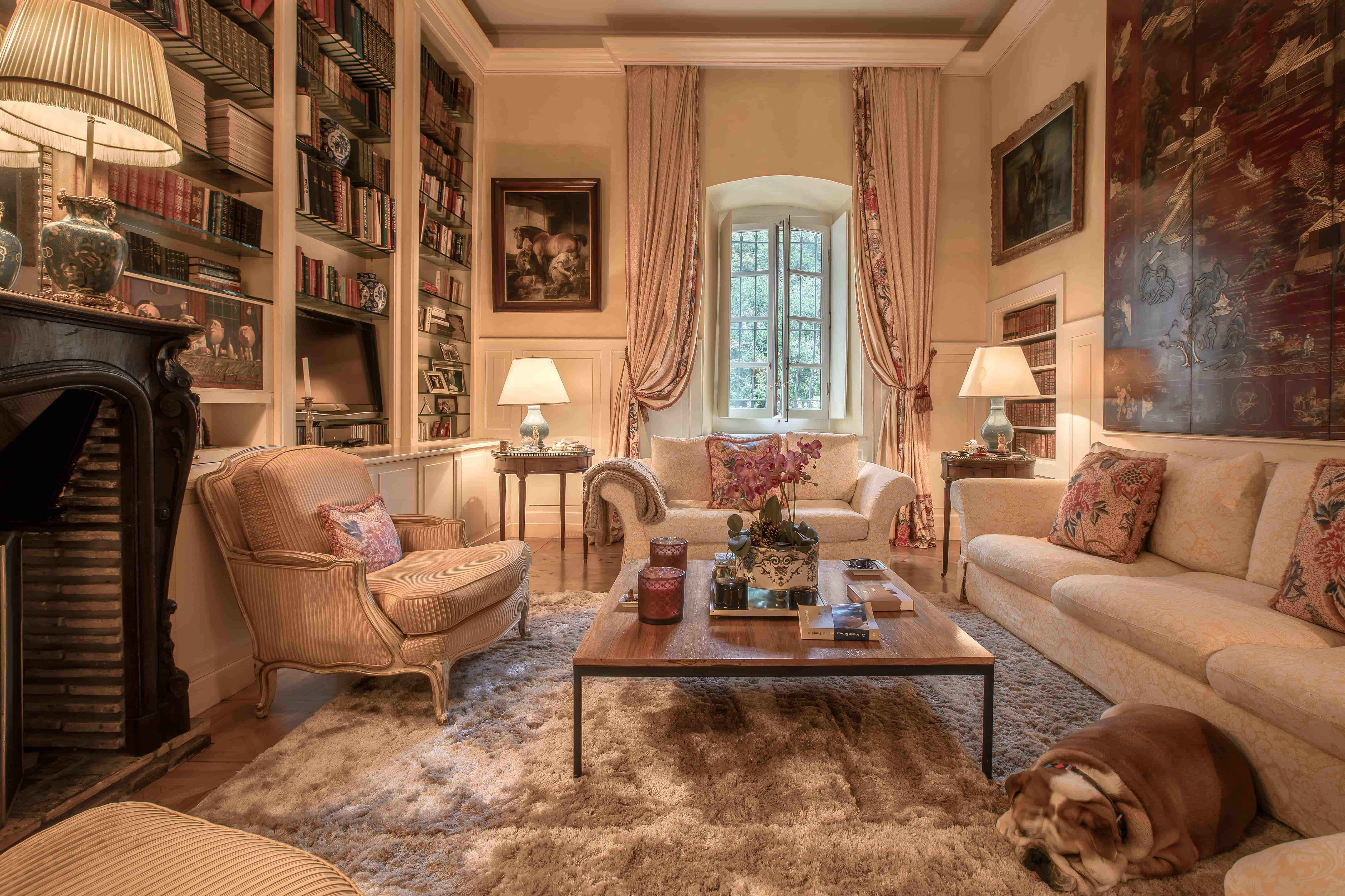 chateau situé à Douvaine avec piscine salon