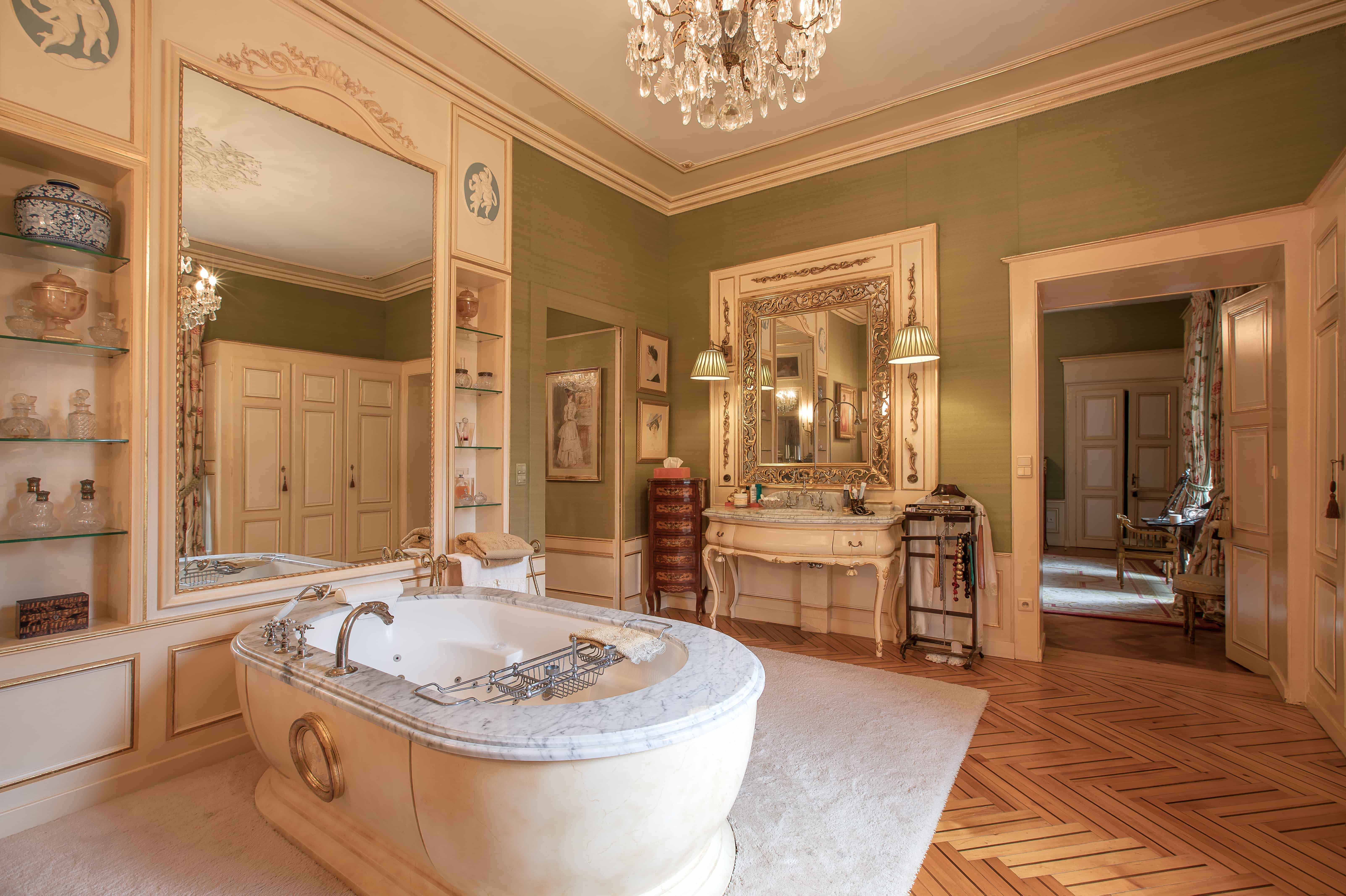 chateau situé à Douvaine avec piscine salle d'eau 