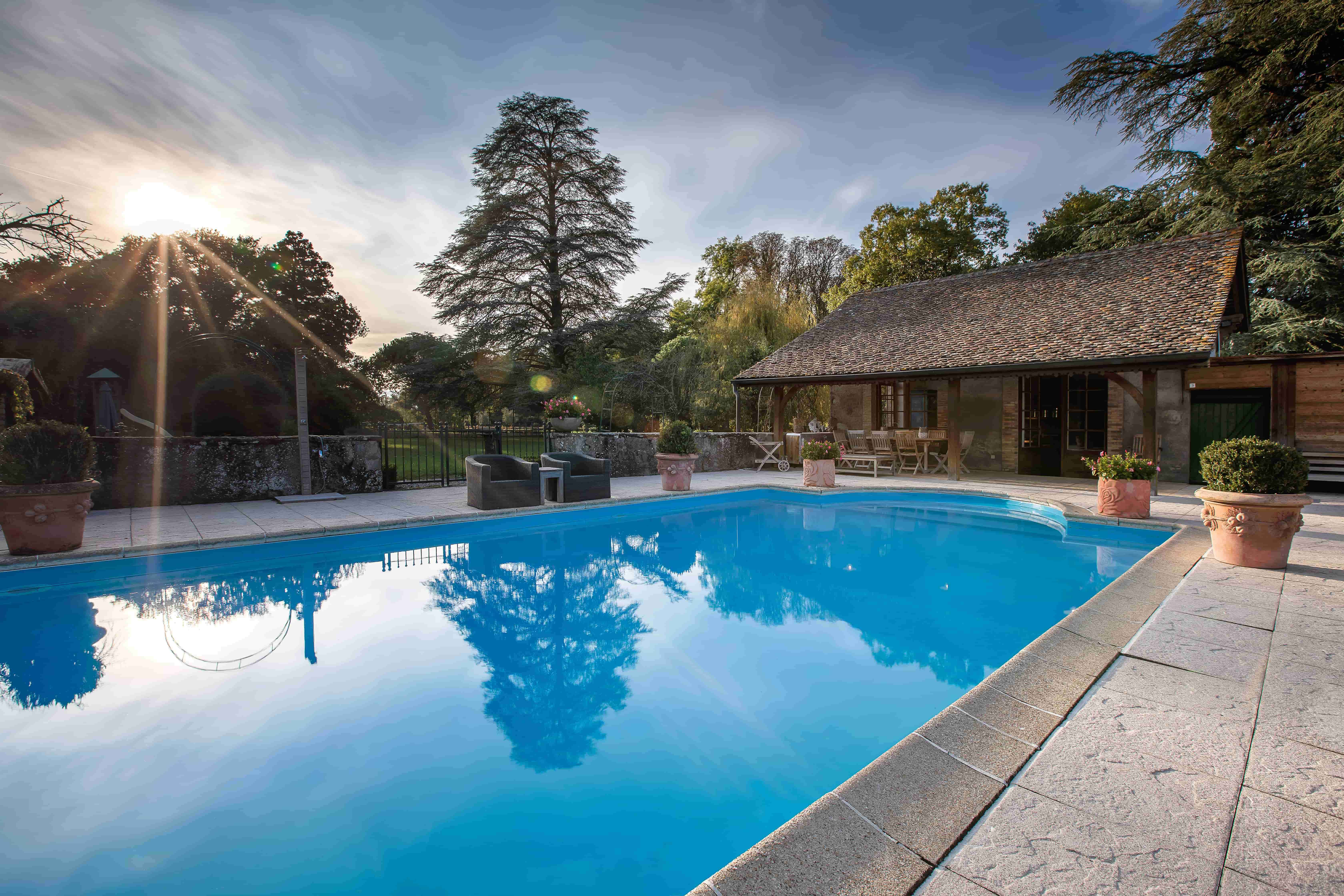 chateau situé à Douvaine avec piscine exterieur chateau situé à Douvaine avec piscine exterieur