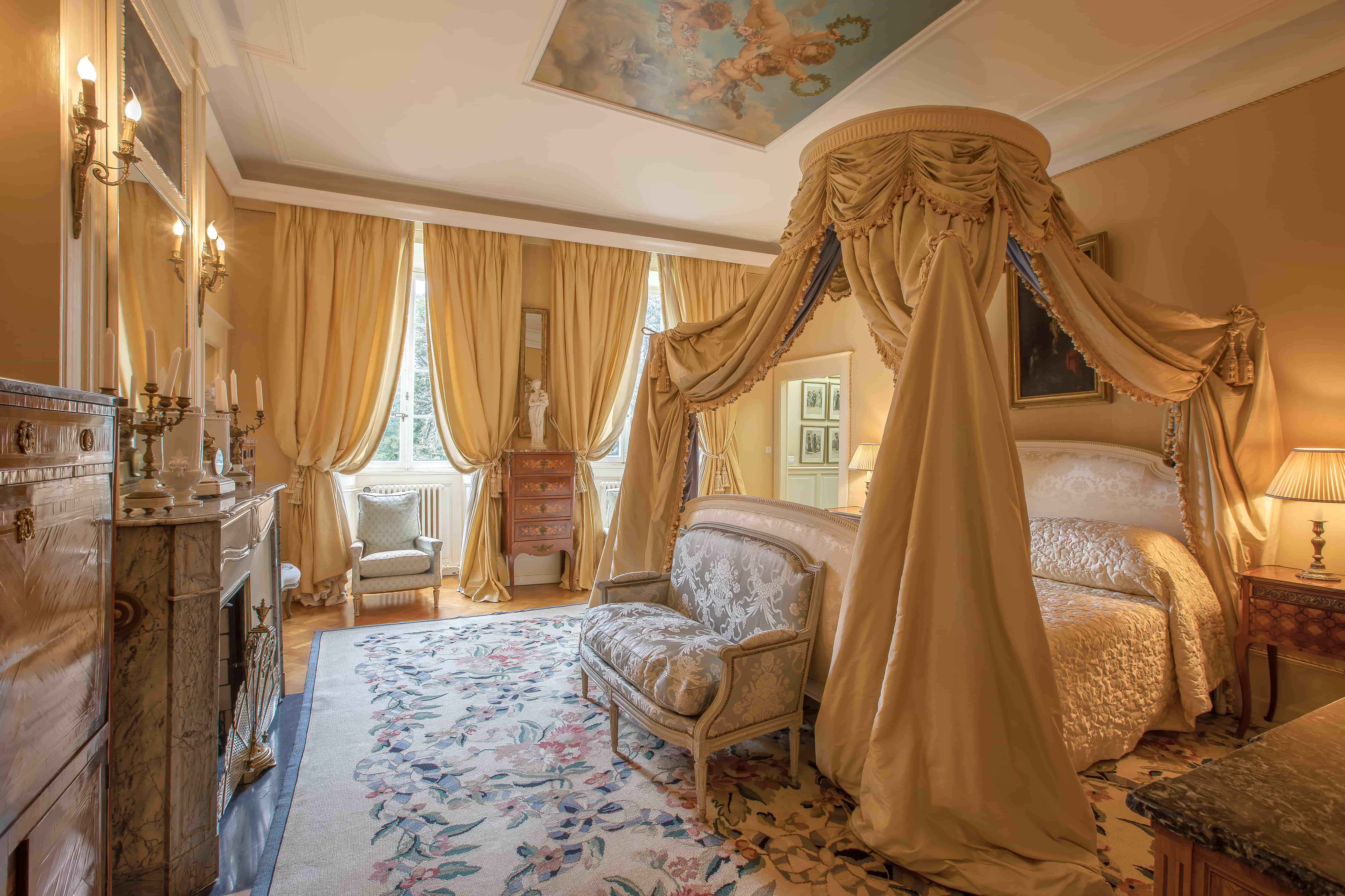 chateau situé à Douvaine avec piscine chambre